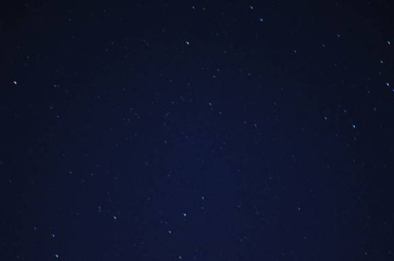 Céu incrivelmente estrelado no topo do Mauna Kea, na Big island, no Hawaii